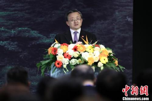 外交部:中国和菲律宾可以搞一些油气资源共同开发