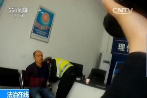 女子停车场内被人劫走 绑匪:拿人钱财替人消灾