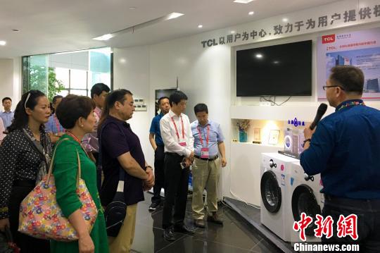 中国侨网16日，在第十届中部博览会和2017中国国际徽商大会开幕前夕，安徽省侨联邀请的20余位侨界客商在安徽省肥西县考察交流，寻找合作机遇?！≌徘俊∩? style=