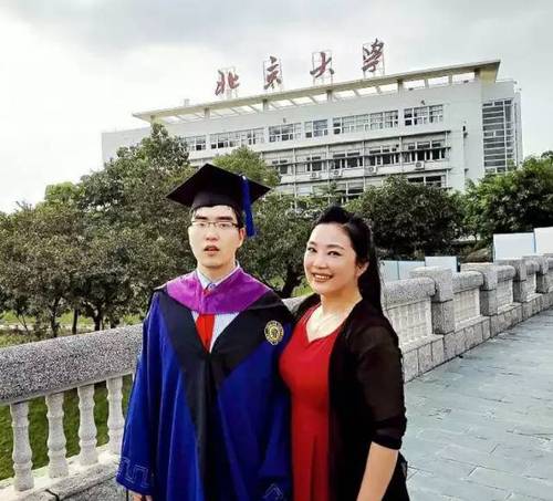 单亲妈妈送脑瘫儿进哈佛:29年前 我只要他能活着