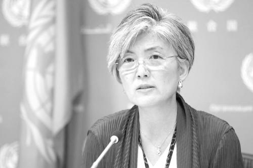 代表联合国发言的康京和。