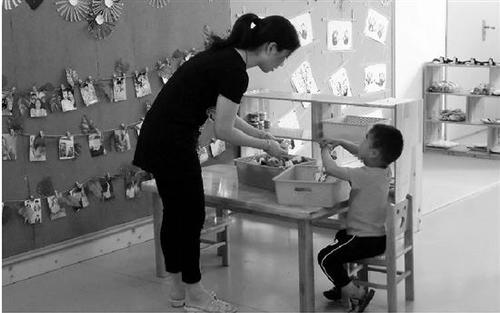 4岁男孩被丢在幼儿园6天 父母闹矛盾都不愿现身