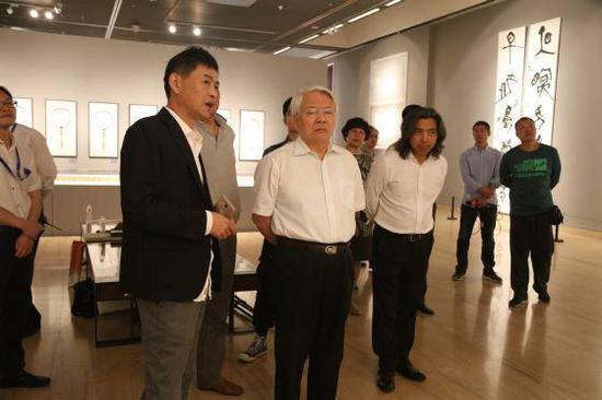 用书法构建社会人文价值