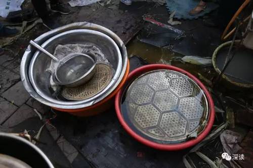 揭秘黑作坊粽子:豆沙长满白毛 馅里还有小肉虫