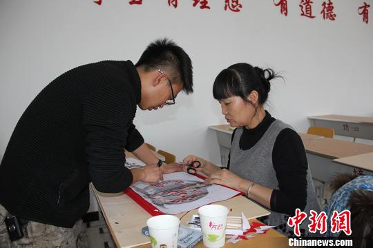 新疆兵团90后“创客青年”带领职工创作致富