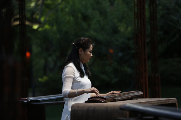 古琴艺术家孙知 古琴艺术家孙知