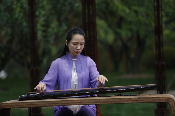 古琴艺术家行净 古琴艺术家行净