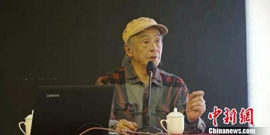 沈尧伊发言 四川美术学院供图 沈尧伊发言 四川美术学院供图