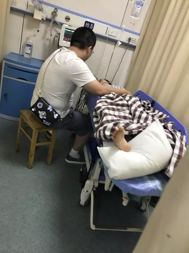 女子被4公分树枝插进大腿 男友:恨不得我替她疼