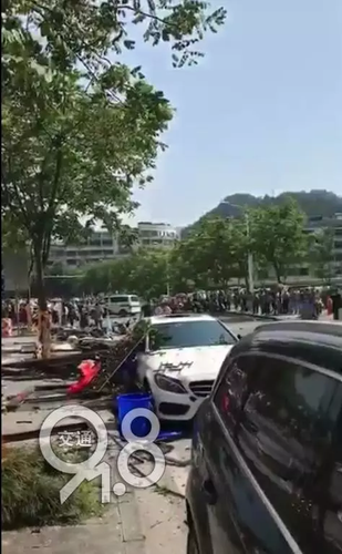 浙江一火锅店爆炸 目击者:现场惨不忍睹 全是血