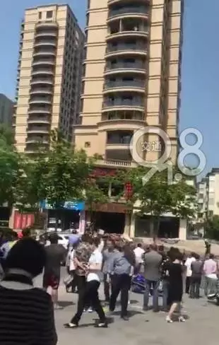 浙江一火锅店爆炸 目击者:现场惨不忍睹 全是血