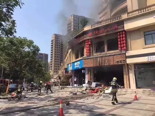 浙江一火锅店爆炸 目击者:现场惨不忍睹 全是血