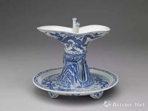 明永乐 青花波涛龙纹爵杯、爵托盘