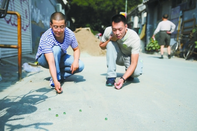 弹球，和发小重温儿时游戏。