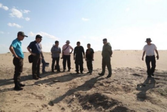 　　2016年7月23日，考古学家对呼伦贝尔市新巴尔虎旗草原地带开展田野调查。中国社科院考古所供图