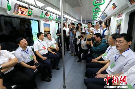 成都地铁4号线二期工程全长约22公里，分为东、西延线，全线设14座车站?！√镆?摄