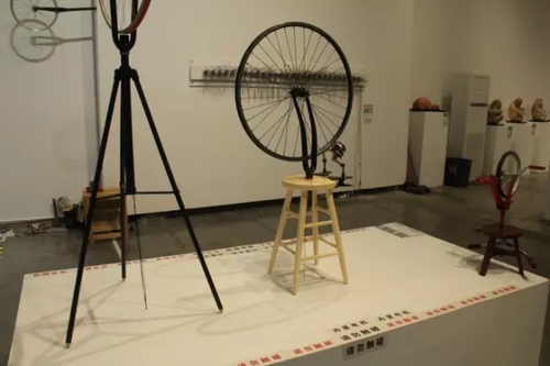 毕业展作品被盗皮皮虾也遭殃 学生贴26个勿触碰