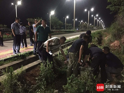 干弟弟男扮女装成快递员 绑架“富二代”干哥哥索要200万