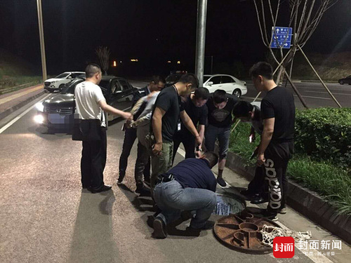 干弟弟男扮女装成快递员 绑架“富二代”干哥哥索要200万