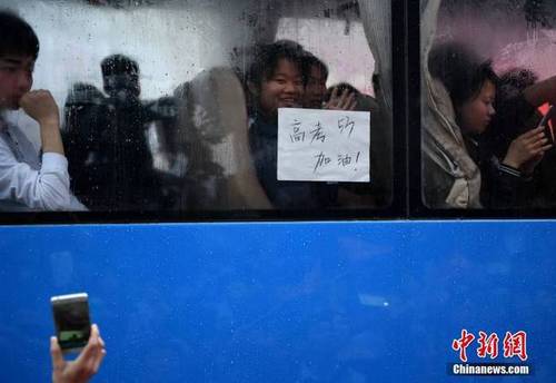 毛坦厂中学：又到了万人欢送的日子