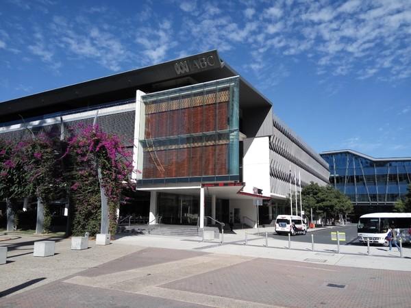 澳媒猜编的“中国间谍故事”播出,华春莹:请恪守新闻职业道德