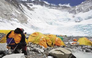 男子倒珠峰百人路过无救援 男子倒珠峰百人路过无救援