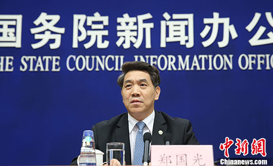 中国气象局局长郑国光在发布会上表示，今年入汛以来中国天气气候异常复杂，强降雨引发的洪涝和泥石流灾害明显偏多偏重。截至目前，全国发生地质灾害超过1100起，明显多于前几年。 <a target='_blank' href='http://www.chinanews.com/'>中新社</a>记者 杨可佳 摄