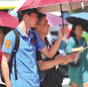 家长和考生自拍留念 点击进入下一页