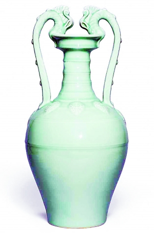 清雍正 粉青釉贴花双龙盘口尊 清雍正 粉青釉贴花双龙盘口尊