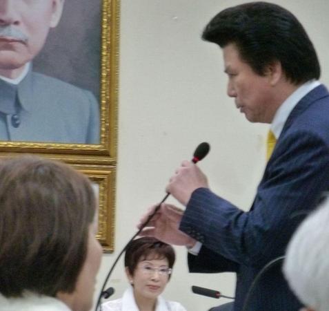 国民党中常委飞机头造型遭揶揄 洪孟楷批集体霸凌