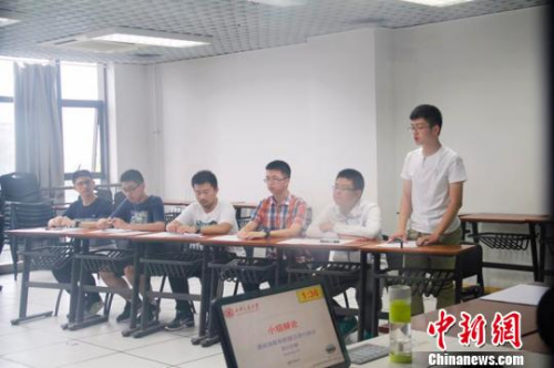 西安交大2017年自主招生测试现场。　李强 摄