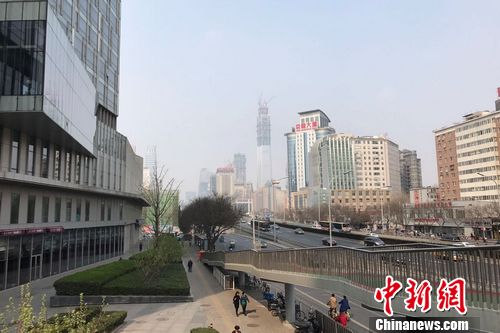 图为北京双井附近的写字楼和居民住宅楼。 <a target='_blank' href='http://www.chinanews.com/' >中新网</a> 程春雨 摄