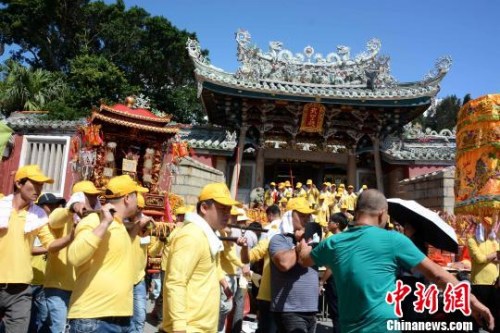 图为巡回“祈?！被疃??！≌沤鸫?摄