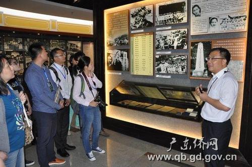 中国侨网资料图：5月16日，海外华文媒体高级研修班学员参观广东华侨博物馆。（来源：广东侨网）