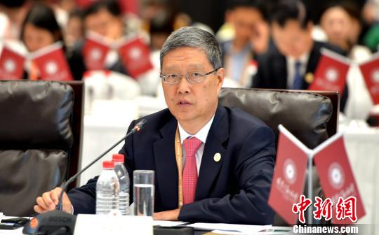 外交部原副部长何亚非发表“一带一路”相关意见。　李晨韵 摄