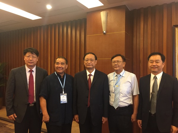 部分与会嘉宾合影留念。