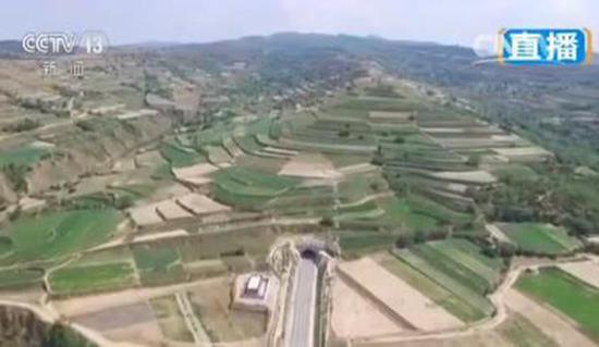 兰渝铁路历时近9年终全线贯通 下半年将全线通车