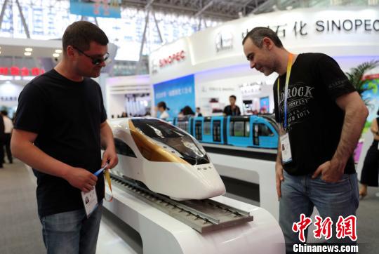 图为第四届中国—俄罗斯博览会现场 王舒 摄 图为第四届中国—俄罗斯博览会现场 王舒 摄