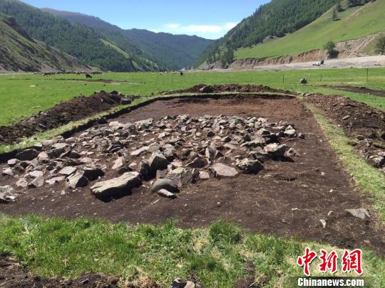 图为考古发掘现场。  孟克其其格提供