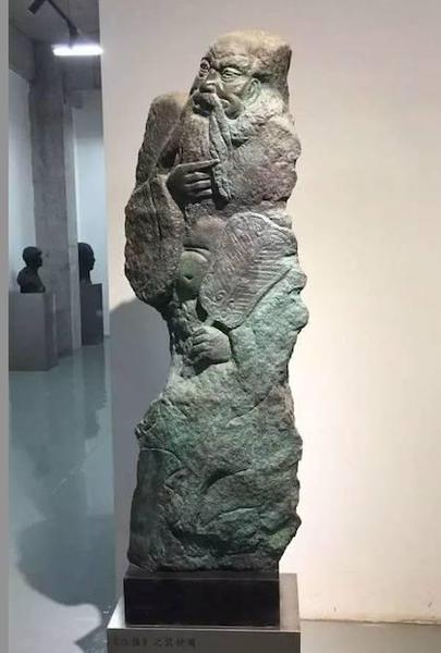 叶毓山，《八仙之汉钟离》，青铜，60 × 40 × 154cm，2008年