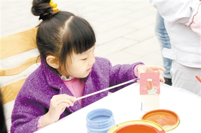 小朋友用水漆做手工 小朋友用水漆做手工