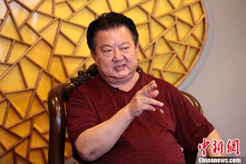 中国人民解放军陆海空三军仪仗队原大队长程志强日前在北京接受<a target='_blank' href='http://www.chinanews.com/'>中新社</a>记者专访，描述其亲历的香港回归细节，追忆北京时间1997年6月30日23时59分48秒，香港会展中心内的香港政权交接仪式关键时刻、香港回归前的最后12秒的故事。 <a target='_blank' href='http://www.chinanews.com/'>中新社</a>记者 李慧思 摄