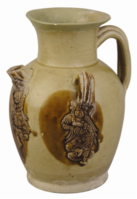 长沙窑贴塑胡人乐舞纹执壶(这一面图案为胡人击串板贴塑纹样)_b