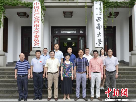 寄情母校重庆高校校友返校捐款超百万