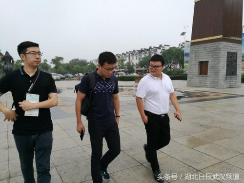 右一为聂权 右一为聂权