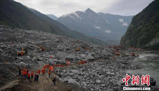 救援现场?！×踔铱?摄