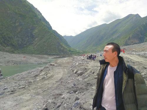 新磨村特殊救援协助队纪事:刨出一双手弟弟就认出哥哥