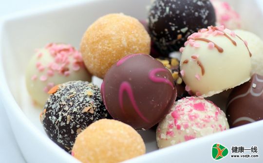 夏日爱吃冷饮小心“脑结冰”