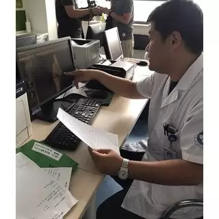 13岁男孩玩网游被骂而跳楼 刚苏醒:我要登录账号