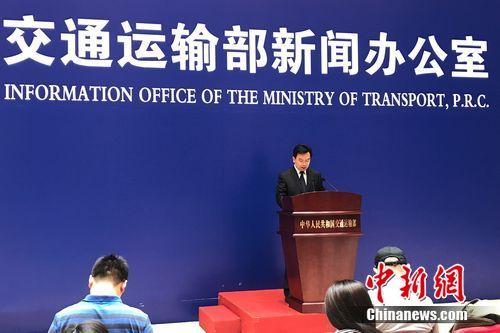 交通部2017年第六次例行新闻发布会现场。种卿 摄